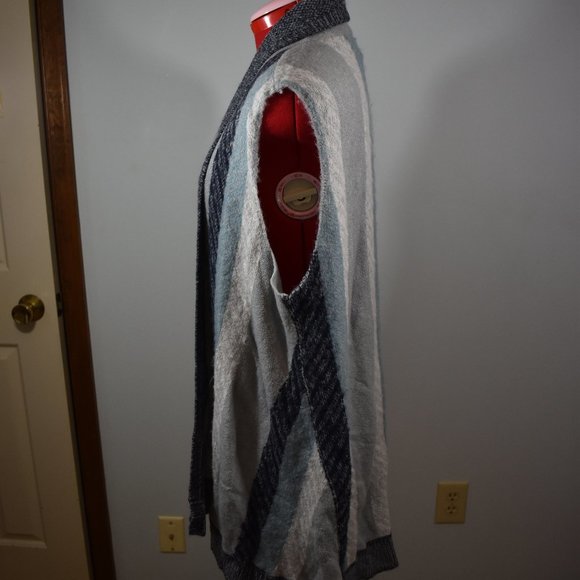 sweater vest - Picture 3 of 5